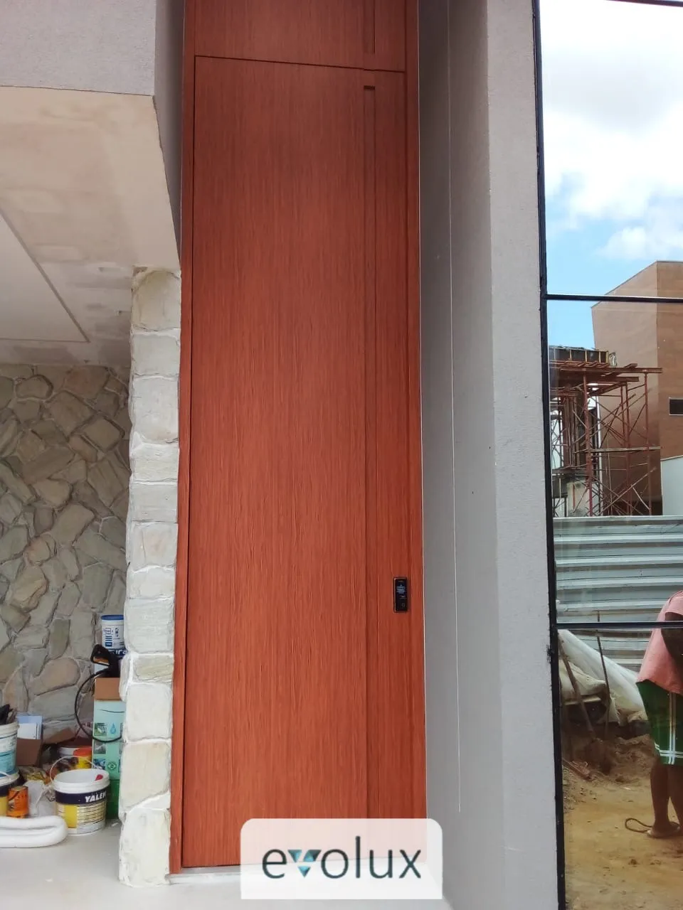 Imagem ilustrativa de Porta aluminio amadeirado